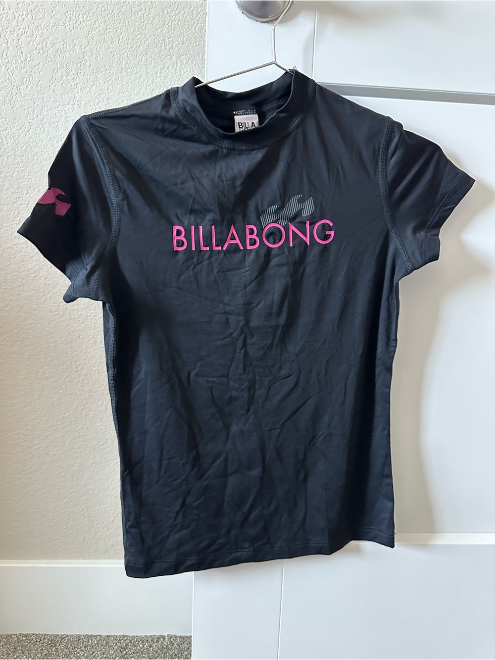 NEW Billabong Kids’ Rash Guard Swim Top – Black/Pink – Size Small – NWT